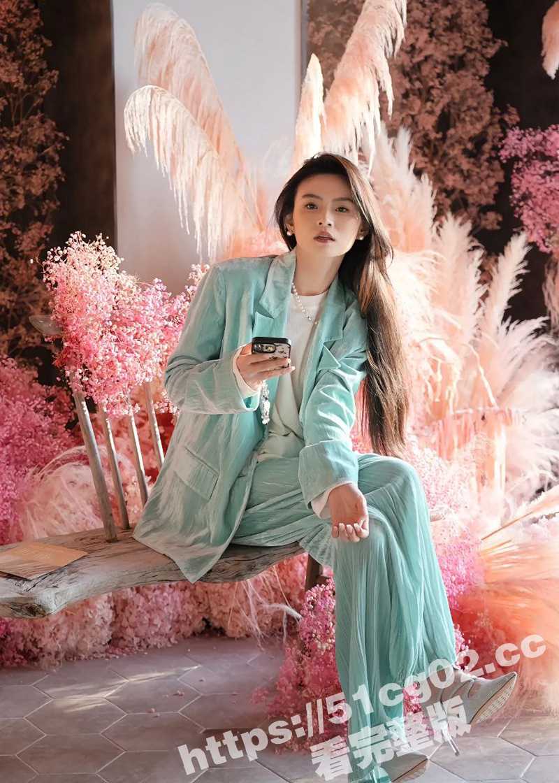 抖音百万粉丝顶级颜值相关图片