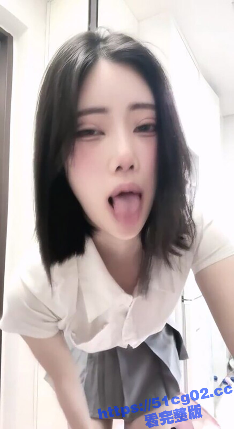 极品高颜值校花级女神 被土豪包养的玩物 搔首弄姿的吸引金主大人 乖乖跪下给主人吃鸡