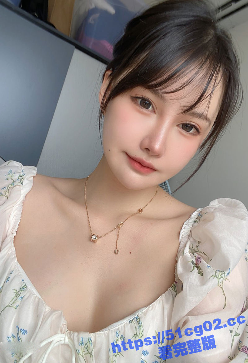福建泉州夜店高颜值美乳卖酒女 章晓筱 为了提成直接陪用户到了床上！话说卖酒哪有卖逼赚钱呢！