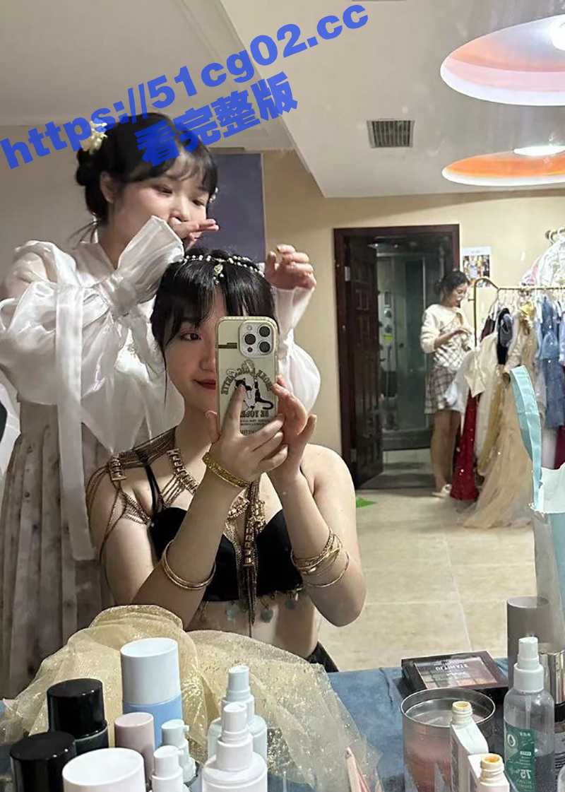 重庆反差小母狗 张柠柠 性爱私拍遭前男友泄密 反差婊还是得看眼镜妹 表情清纯床上却淫荡不堪