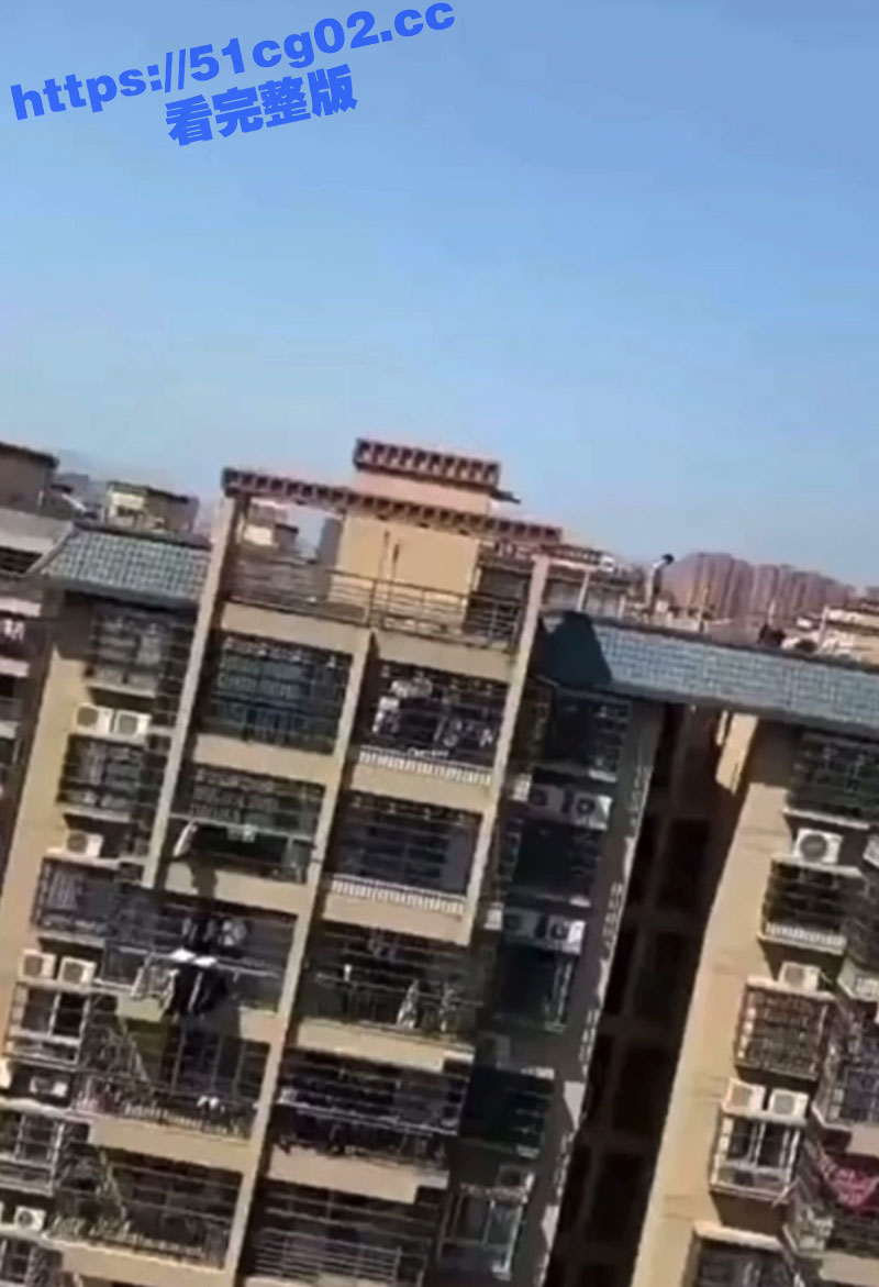 浙江一男子为女主播抛相关图片
