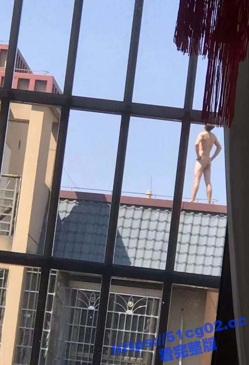 浙江一男子为女主播抛相关图片