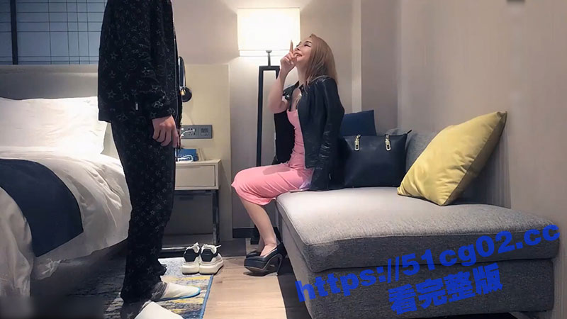探花翻车！利哥重金约操外围女主播 操完之后说知道被偷拍了 但还是配合你 还有点小感动呢！