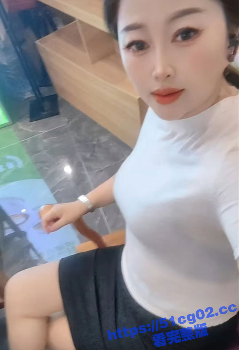 海角乱伦大神 听风 我将黑丝后妈的淫穴与菊花全部爆操内射了！小妈被我操的大声淫叫个不停！