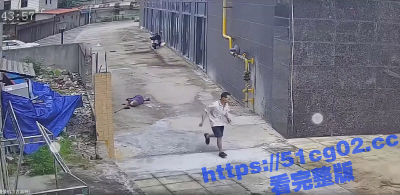 实拍一男子 对老太太相关图片