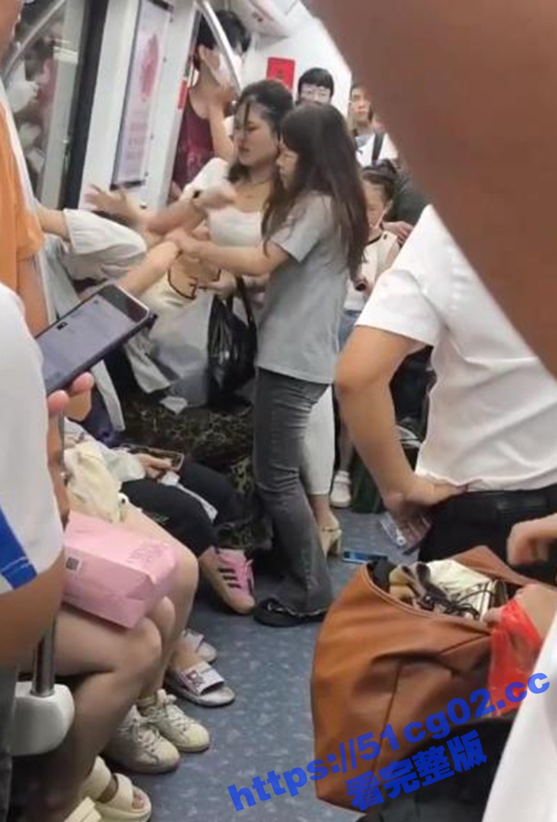 女人打架对比男人打架相关图片