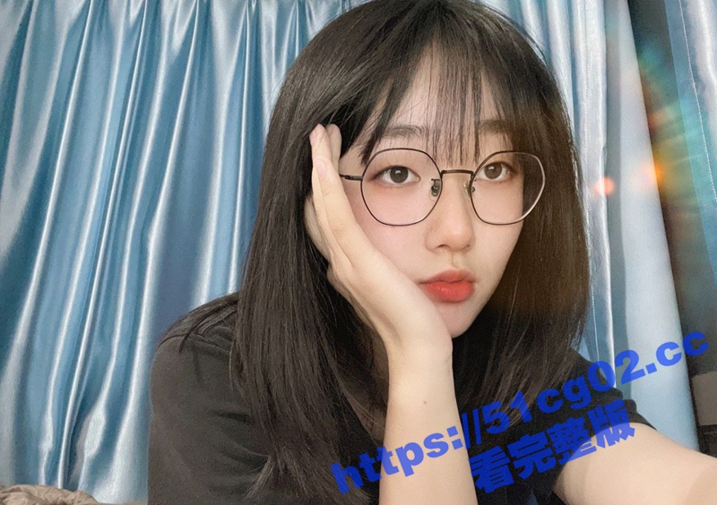 四川音乐学院眼镜反差婊母狗 林子祎 被曝光泄密 网调全裸自慰插穴 身材姣好乳形完美