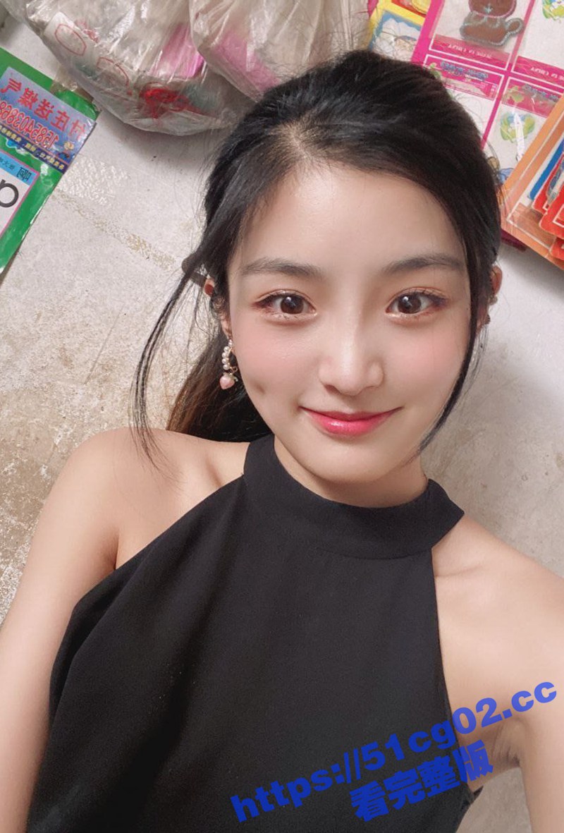 清纯美女甜过初恋 被渣男拿下后炫耀给兄弟们看 自慰抽插超反差 假阳具比她手腕还粗