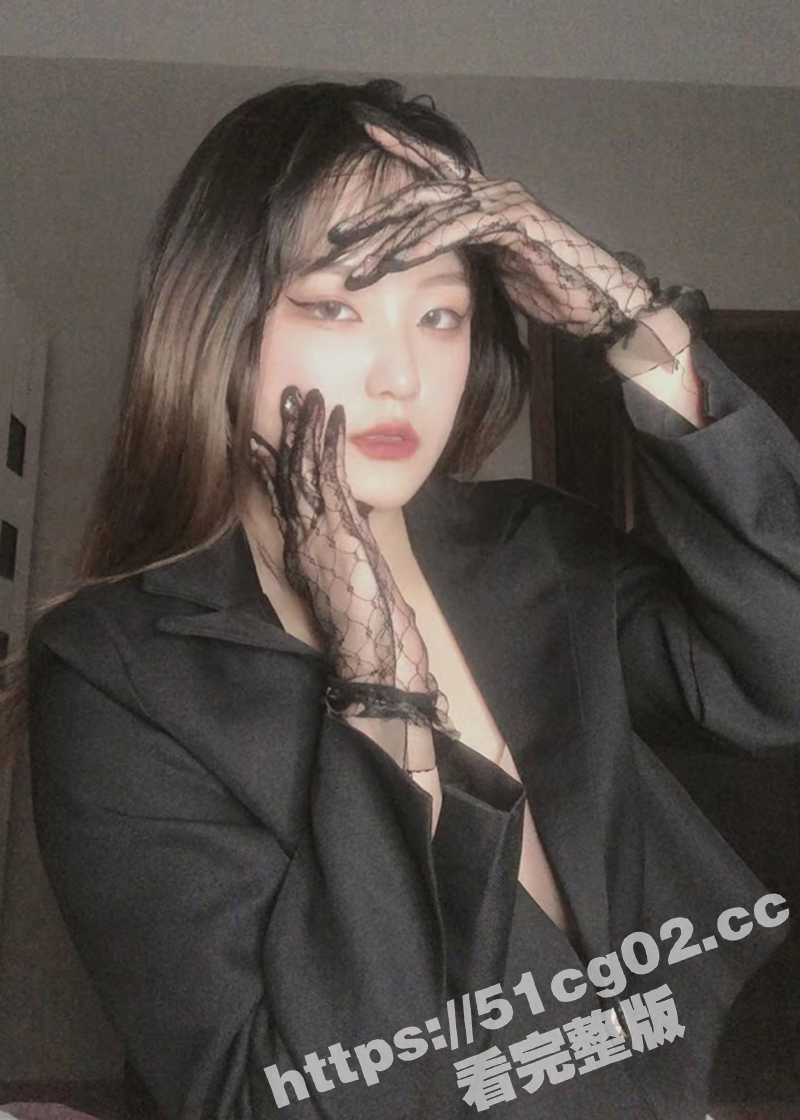 宝鸡文理学院 学生妹 李昕静 被金主爸爸调教成母狗 户外露出 跳蛋自慰 床上骑乘技术一流！