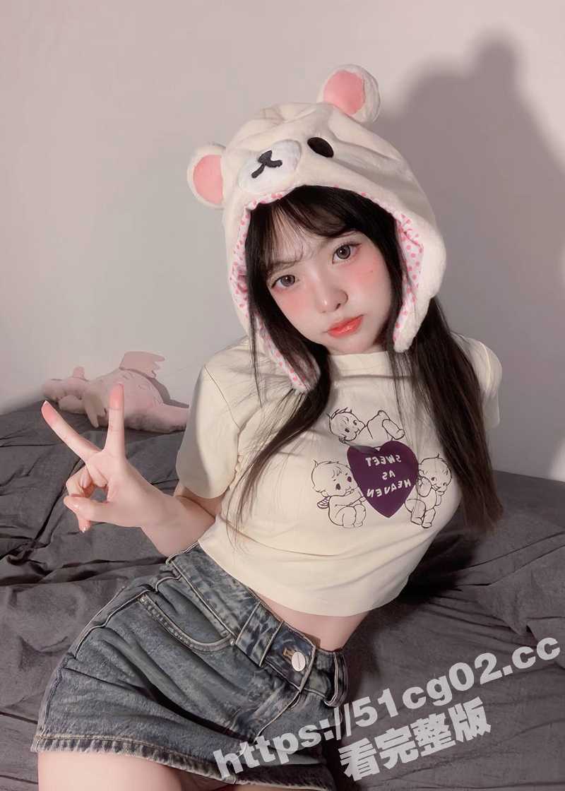 推特可盐可甜极品萝莉相关图片