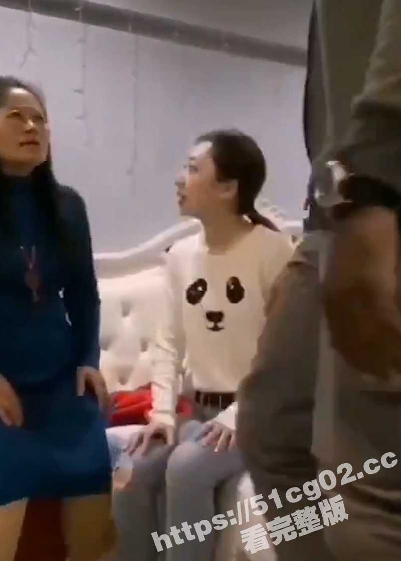 巨炸裂！黑人母女通吃相关图片