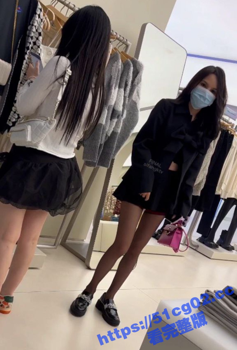 商场偷拍抄底两位极品相关图片