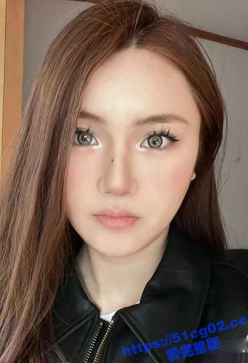 师傅你敢摸我的胸吗？骚货女乘客勾引网约车司机摸奶子 瓜友们直呼自己咋碰不到这样的好事！