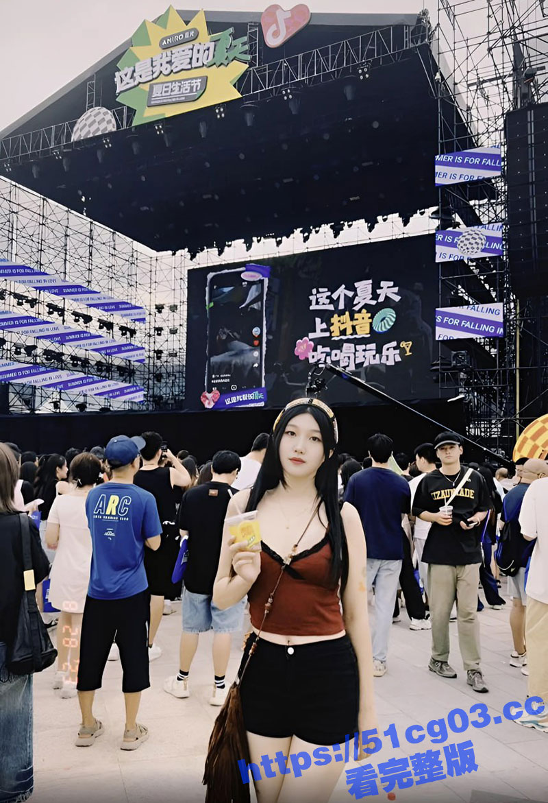 成都大学反差学生妹 相关图片