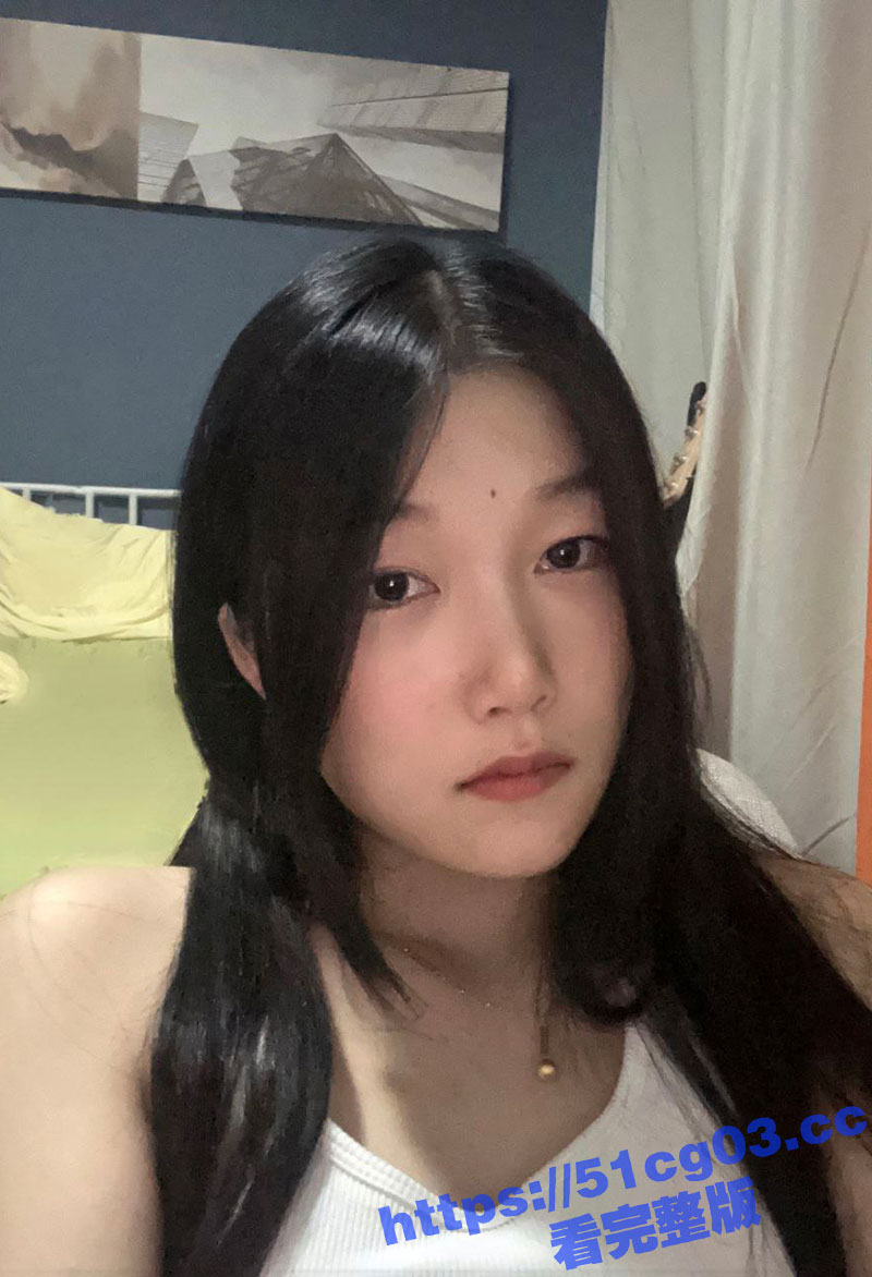 成都大学反差学生妹 张雅琪 背着男友与网友酒店约炮做爱！还贴心的自己准备情趣内衣和玩具！