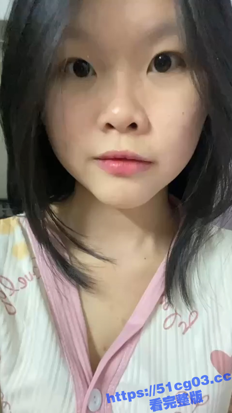 广东清远骚母狗佘莹莹 超级骚的母狗 在网上见男人就舔 花钱找人3p自己 真是骚到极致了