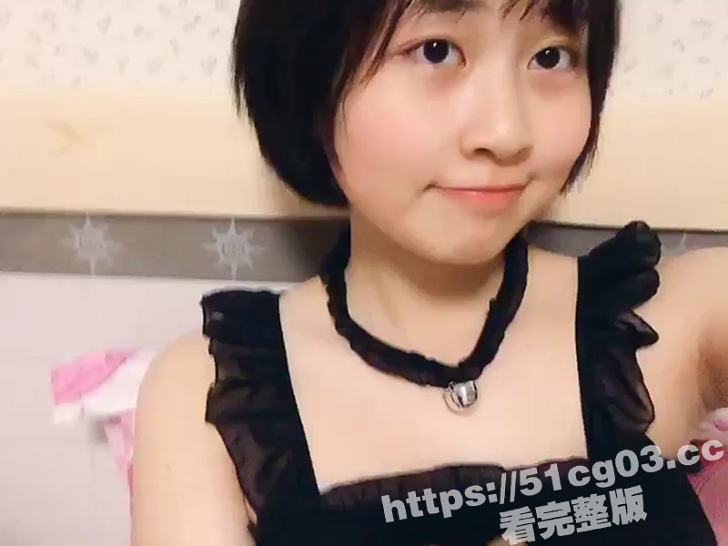 短发女大学生 放假在家自慰无聊 找个网调主人展示羞耻一面 自慰小穴给网友欣赏