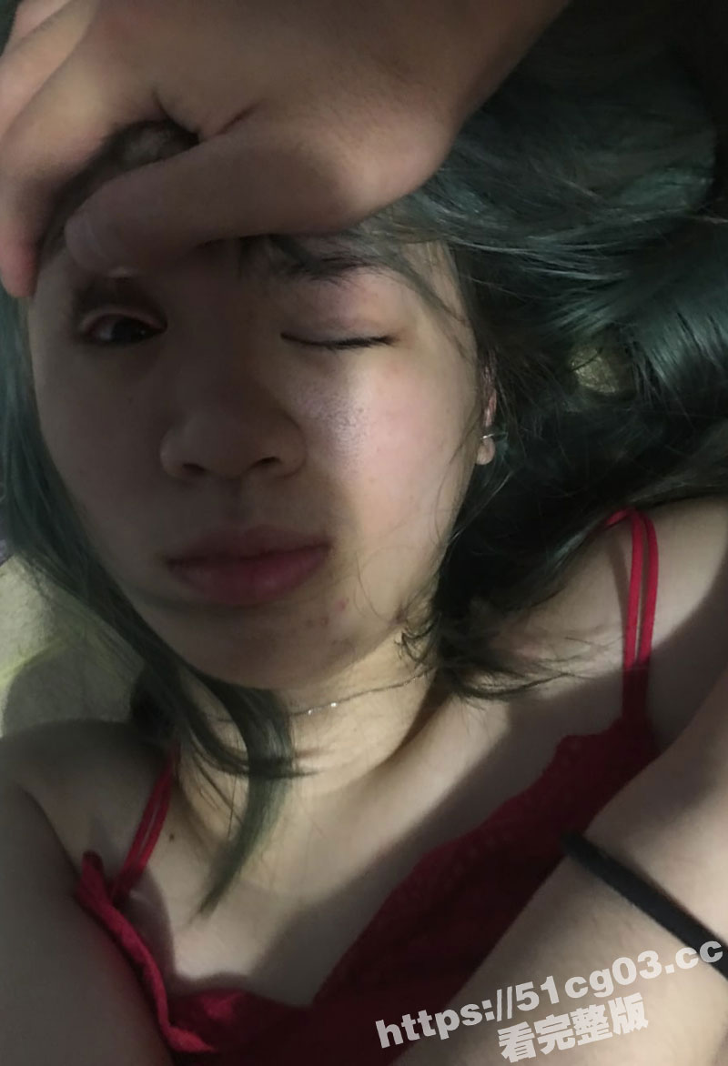 追求风骚性感的老同学两年了 一直被她当做备胎！直接找机会下药迷奸她 操了在说！