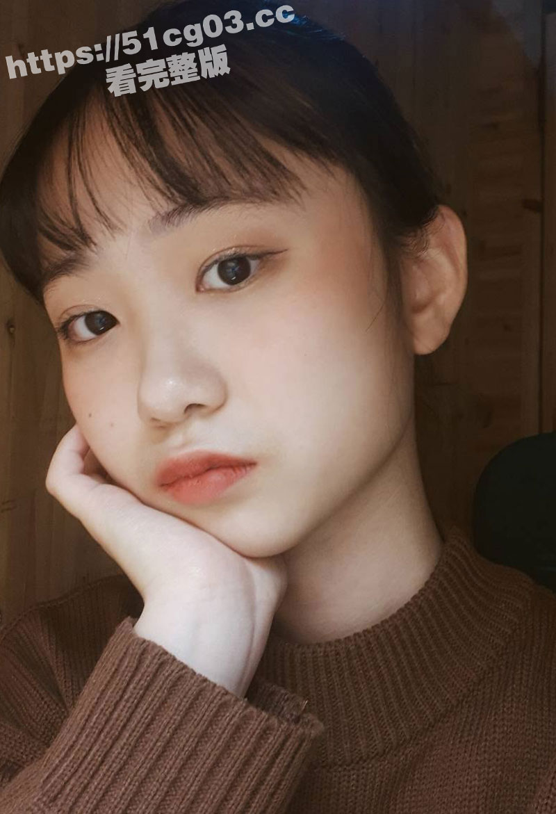 山东大学清纯反差校花 黄晓盈 进男厕所舔别人脱下来的内裤自慰自拍！看似很是清纯的美人 私下实在是太骚了！