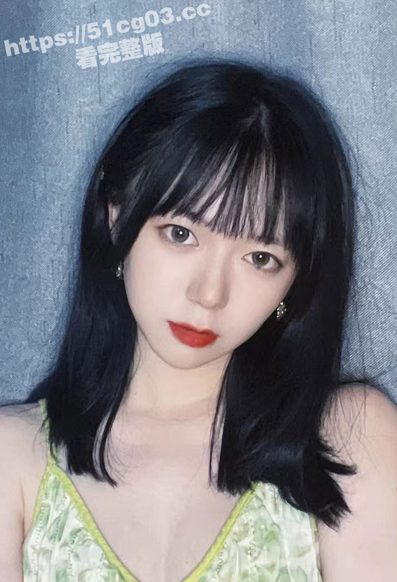 约炮00后极品美女大学生做爱实录！穿着碎花裙的清纯反差小骚货 喜欢被掐着脖子爆操 极致反差真实对白！