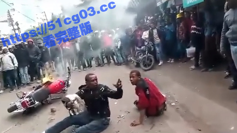 非洲刚果两名年轻人因相关图片