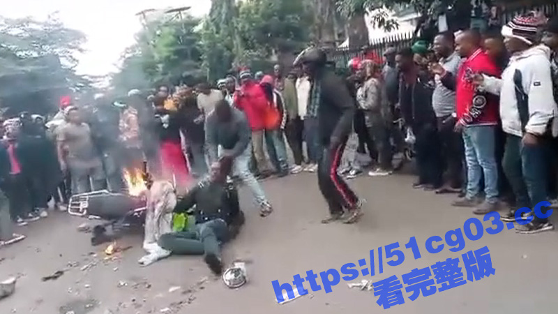 非洲刚果两名年轻人因相关图片