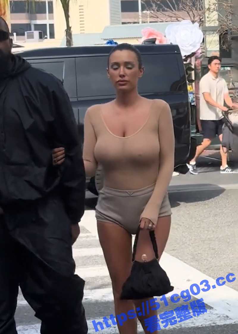 侃爷豪气带透视装老婆相关图片