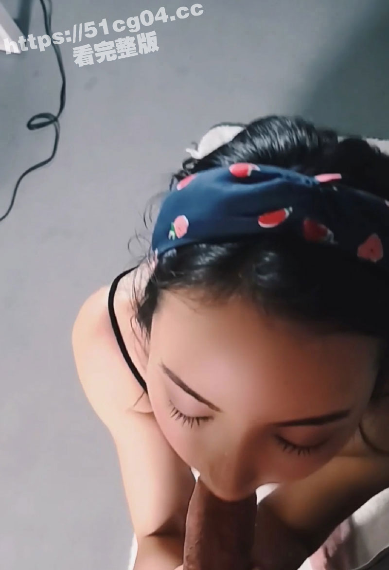 OF反差巨乳博主 谭相关图片
