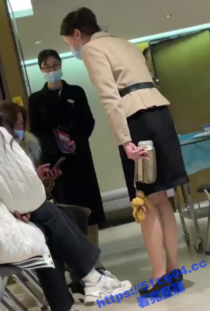 潜入美容院 偷拍抄底相关图片