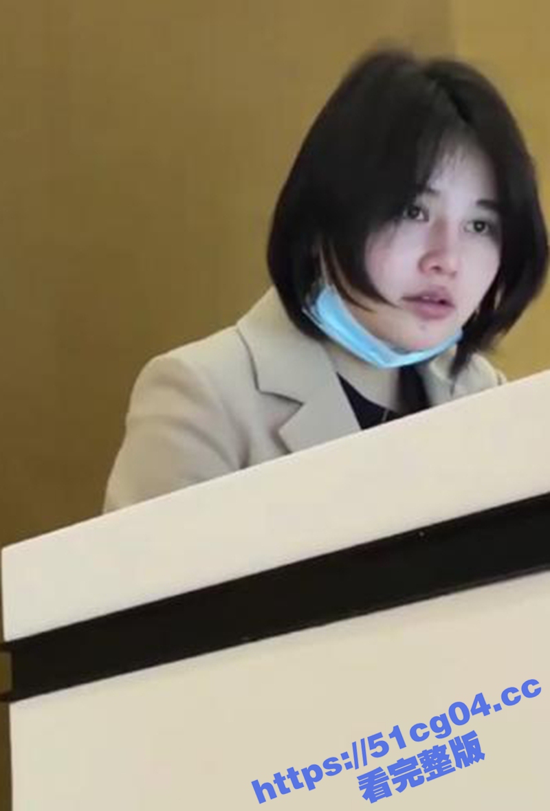 潜入美容院 偷拍抄底骚货美容师们的内裤 前台短发气质少妇挺反差 黑色蕾丝边内裤