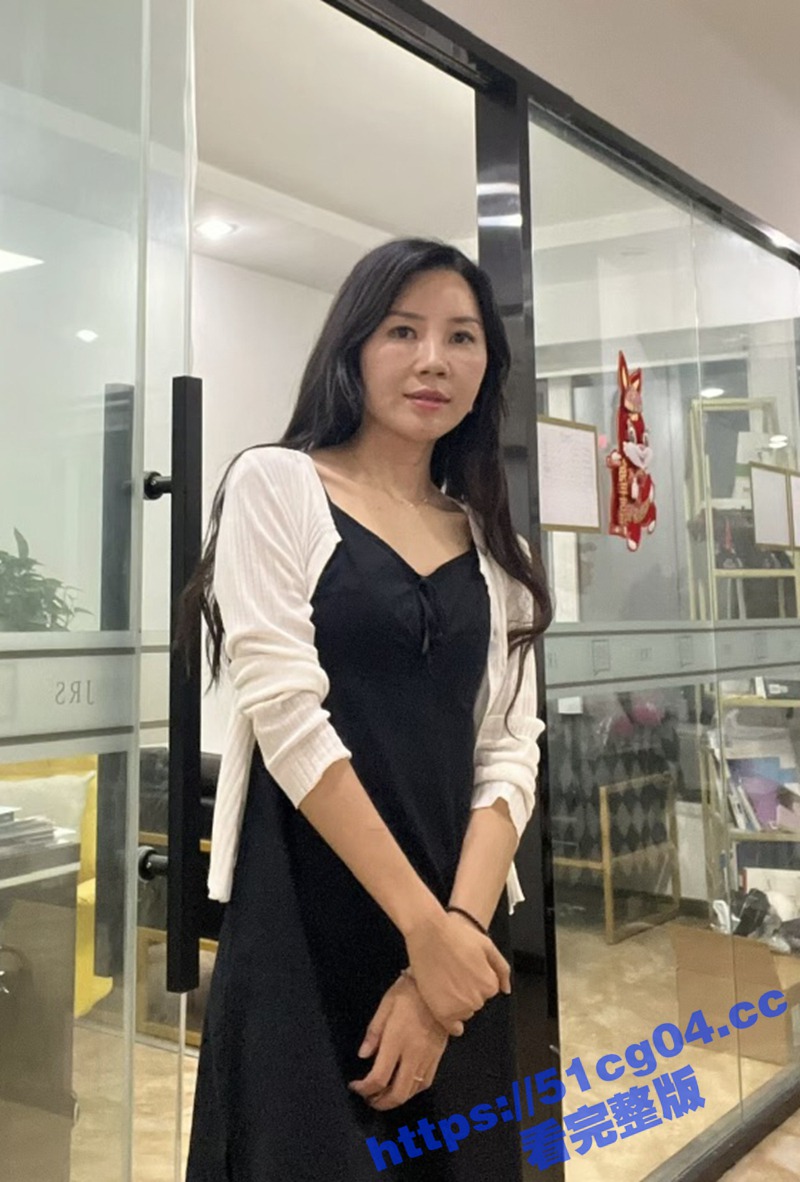 老板把老板娘调教成母狗性奴 叫来优秀下属群P调教 操爽了还发奖金 这是什么神仙公司