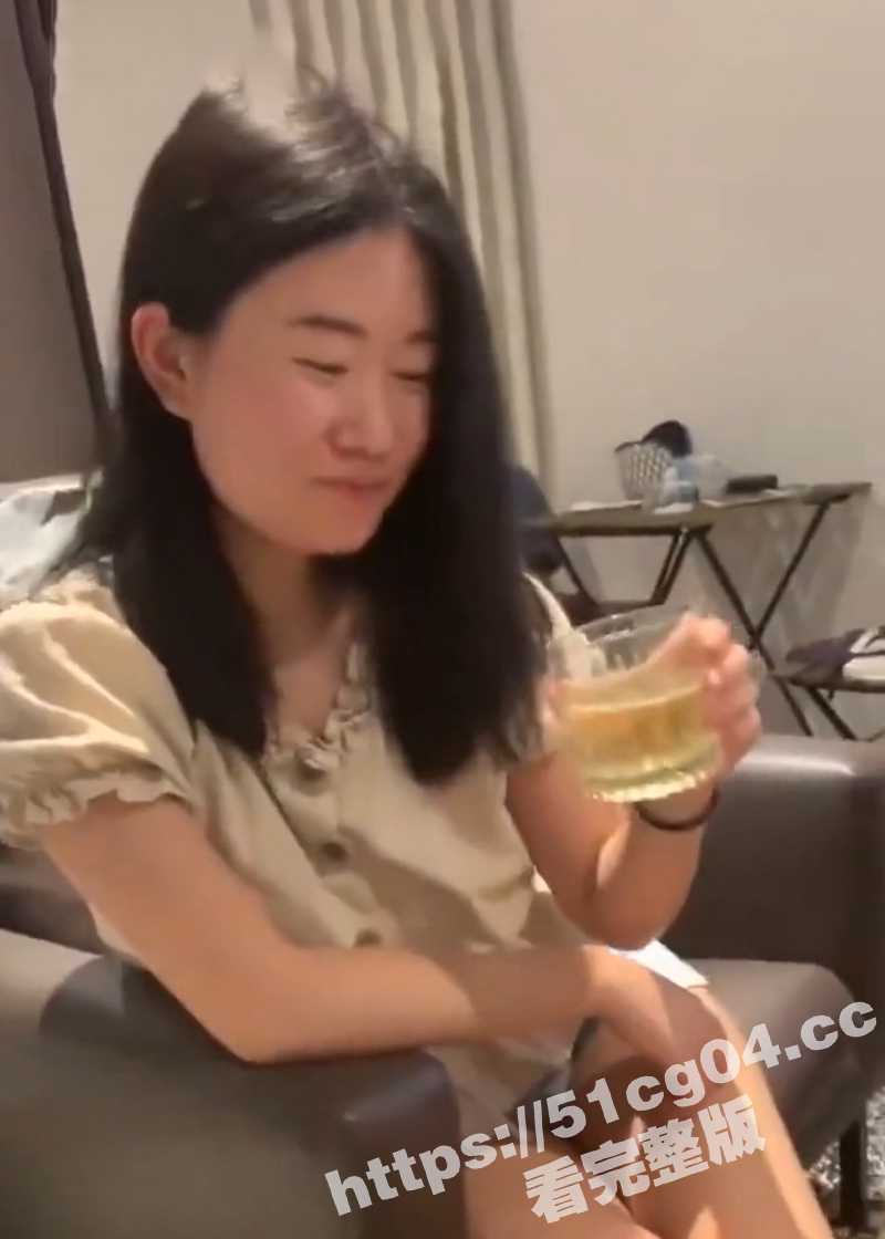 漂亮人妻家中偷情洋老相关图片