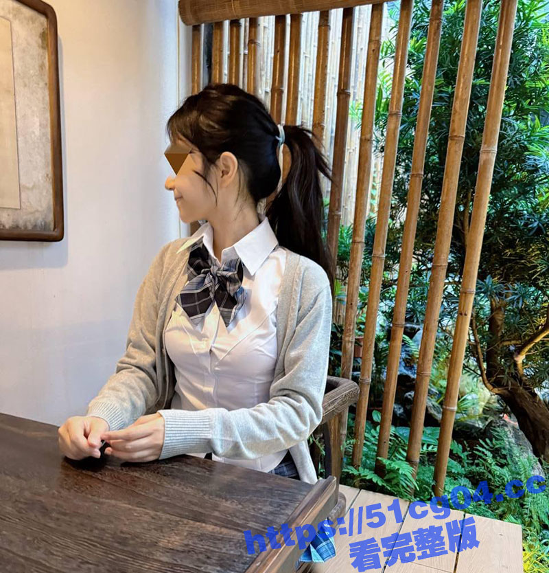 海角大神乱伦亲妹 带着穿JK的长腿妹妹 到酒店玩穴操逼 有这样极品的妹妹 哪个哥哥扛得住啊