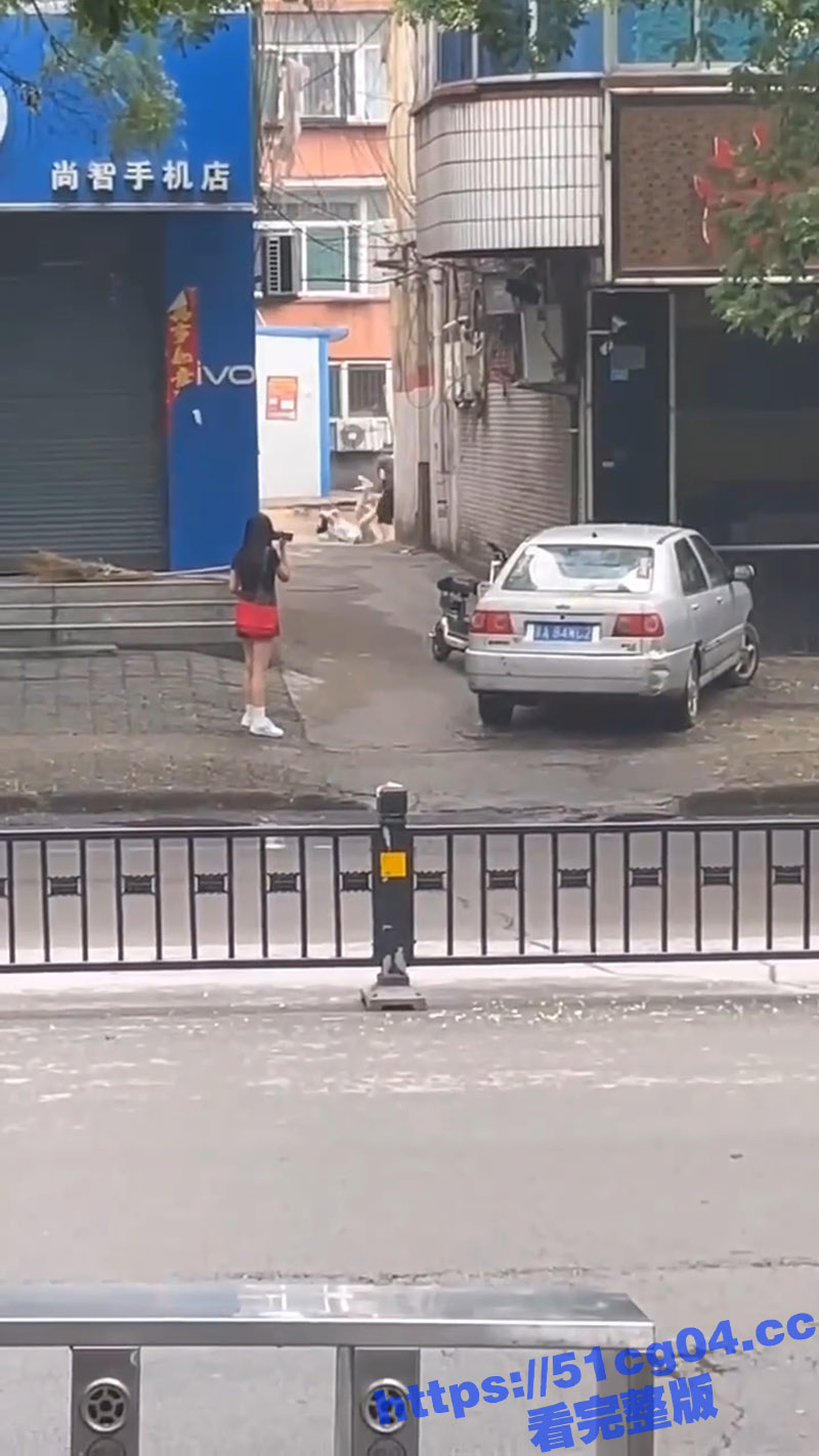 山西吕梁一男子 抡起相关图片