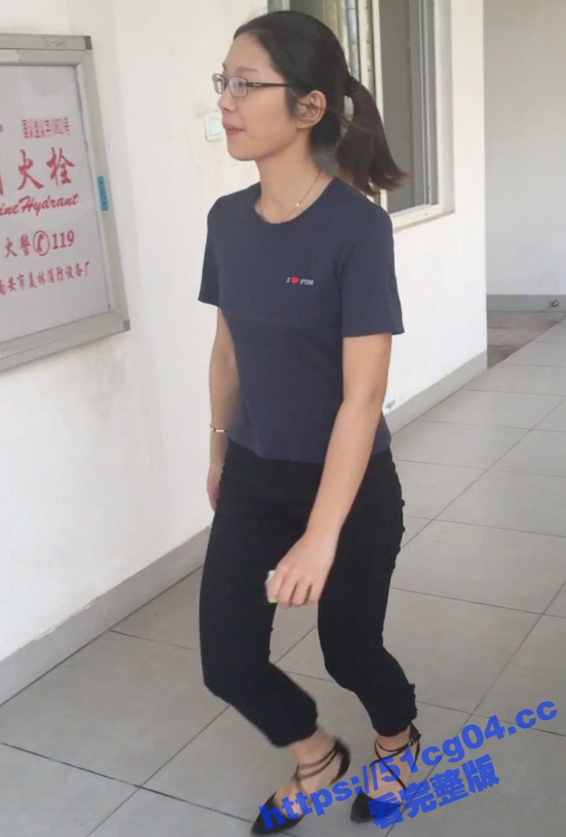 泉州南安逆天学生只因不满老师管教 就偷拍班主任上厕所 还把老师厕拍放尿视频曝光