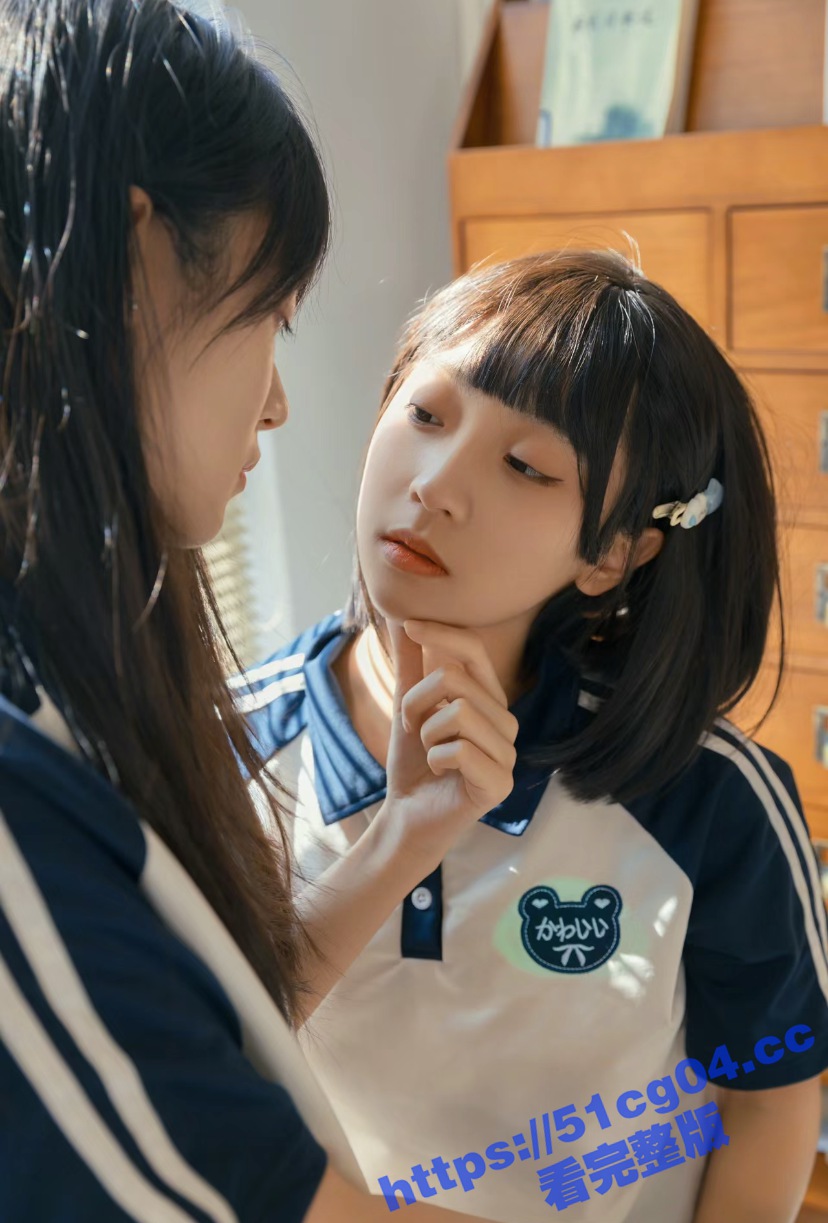女版绿帽 妹子看着男相关图片