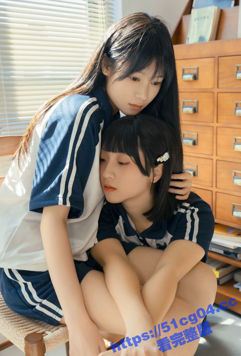 女版绿帽 妹子看着男相关图片