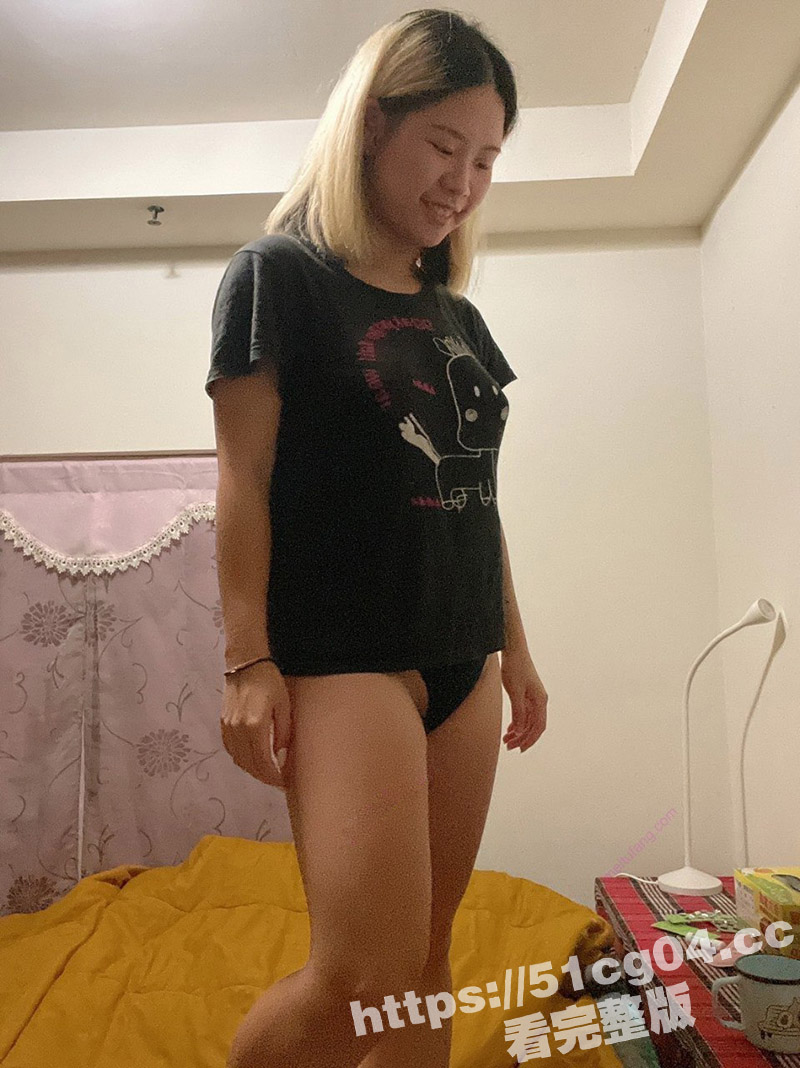 00后短发金毛少女 相关图片