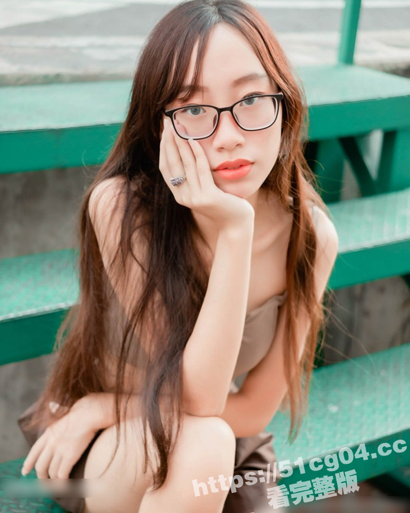 精品万人求购系列 露脸网红糖果可乐 OF眼镜反差婊订阅私拍 被个挫男各种蹂躏啪啪 好白菜让猪拱了
