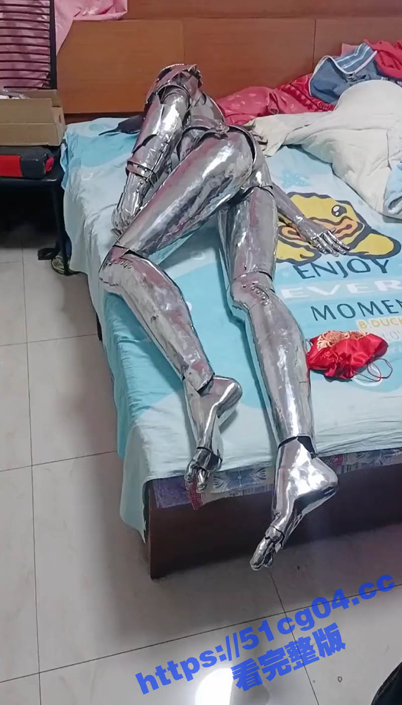 不锈钢嫂子！哥们口味挺重啊 莫非哥们的鸡巴是铁做的？不然怎么能征服不锈钢嫂子