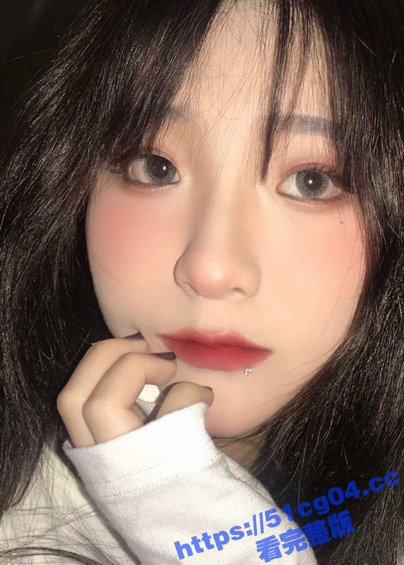 一口吞掉两个蛋蛋的短相关图片