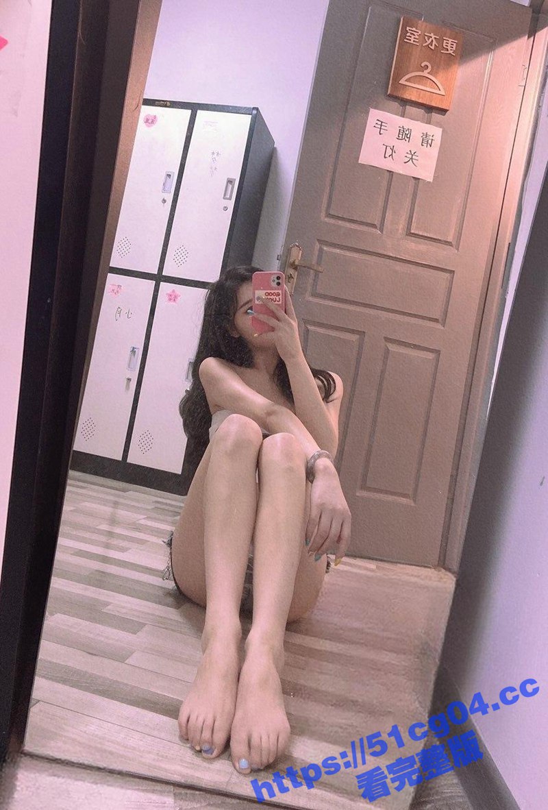 斗鱼麦子酱直播间自曝相关图片