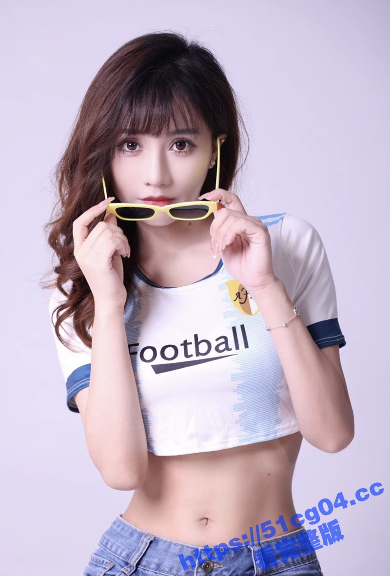 清纯窈窕身材美少女 相关图片