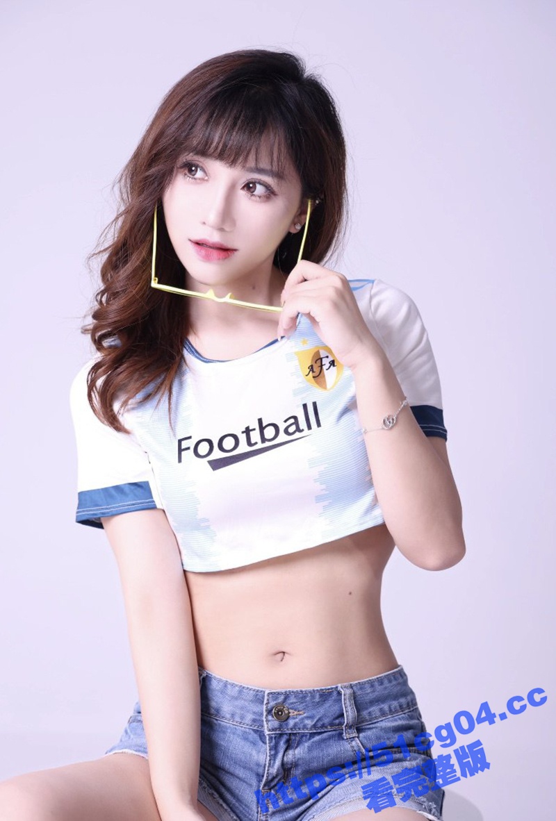 清纯窈窕身材美少女 相关图片