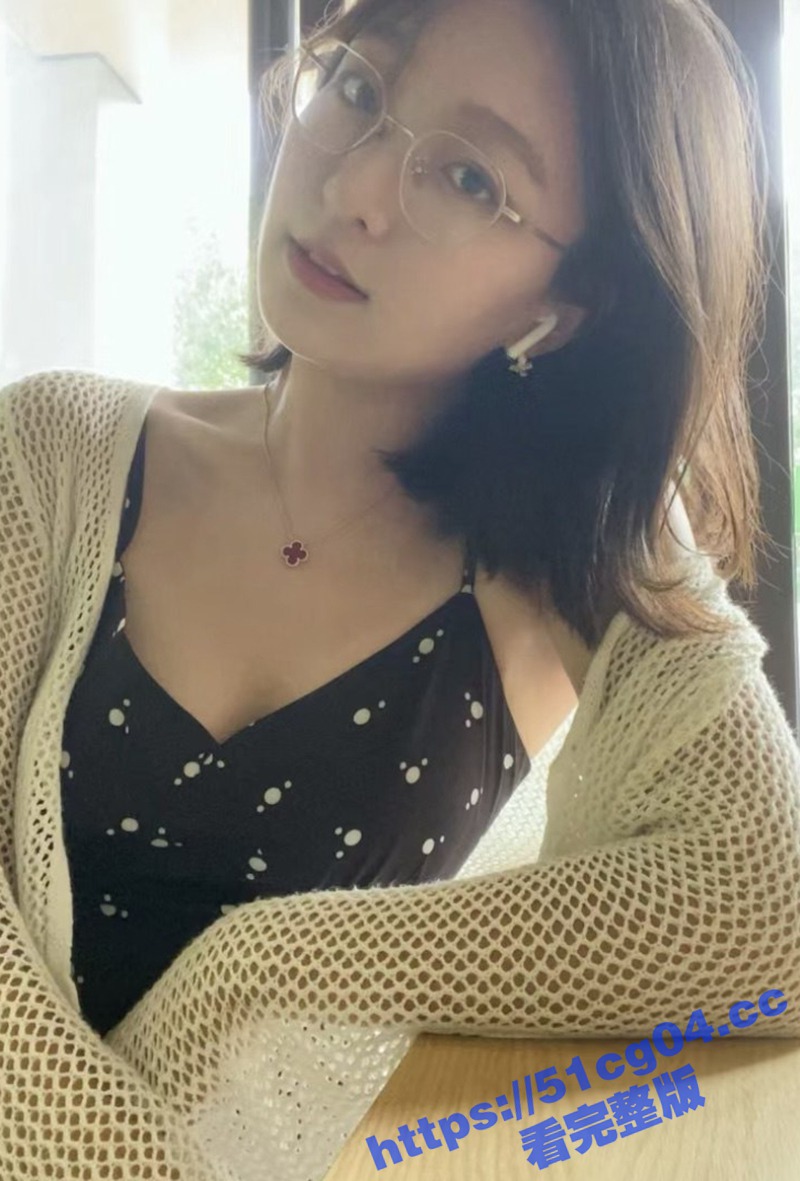 微胖大奶学姐被小狼狗体育生学弟疯狂抽插大屁股 按墙上后入操的哇哇叫 床都干走位了