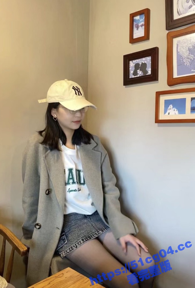 微胖大奶学姐被小狼狗相关图片