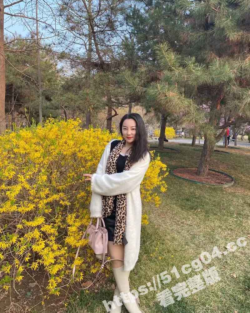 北京私人辅导机构老师 王琼 与学员开房约炮 少妇沉迷吃鸡还喜欢舔菊花 一线天无毛肥鲍更是深不可测