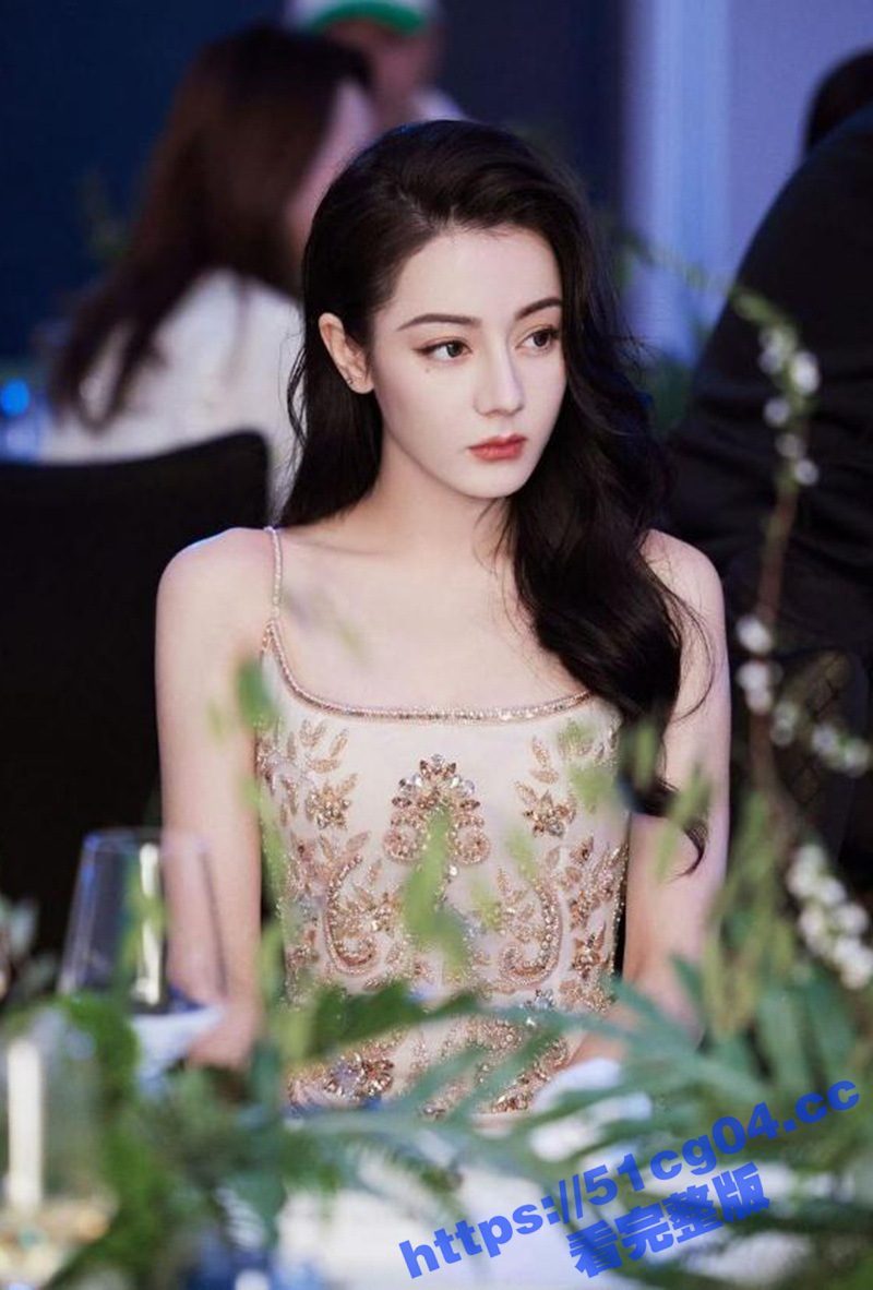 迪丽热巴AI换脸 扮相关图片