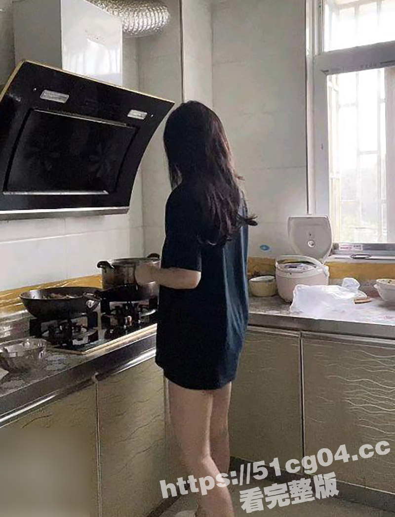 海角小叔乱伦 强搞喝醉新婚嫂子 还是个极品白虎嫩穴 强行插入彻底占有 从反抗到享受不停浪叫