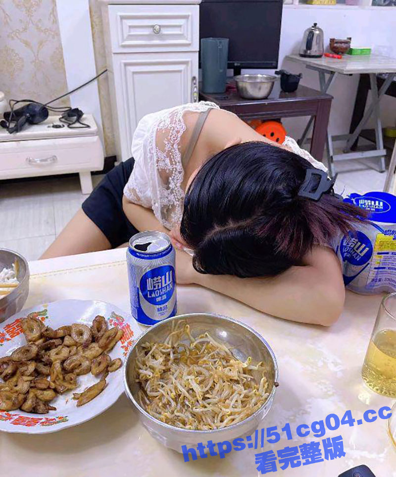 海角小叔乱伦 强搞喝相关图片